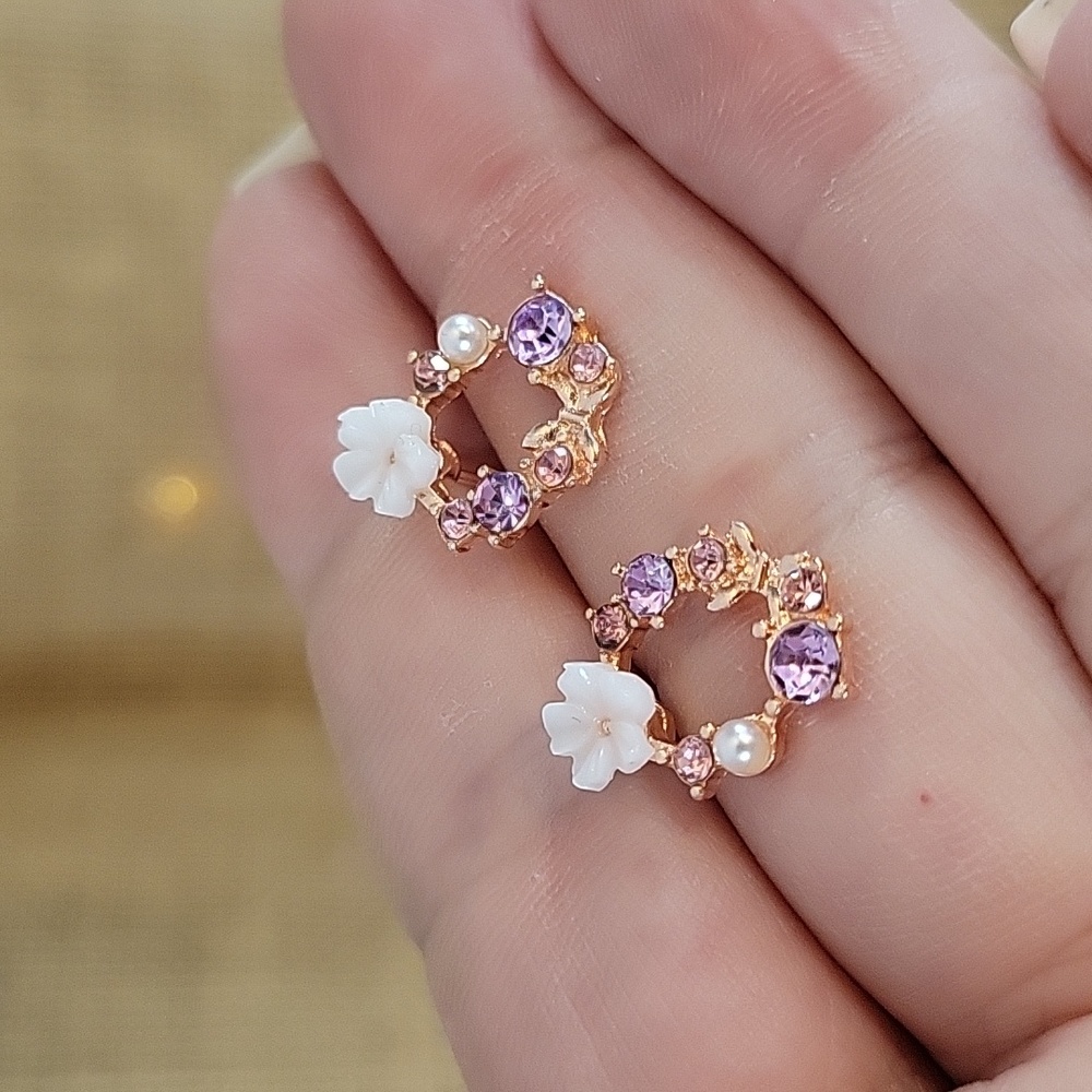 LAVENDER FLORAL WREATH STUD EARRINGS - Picture 4 of 8